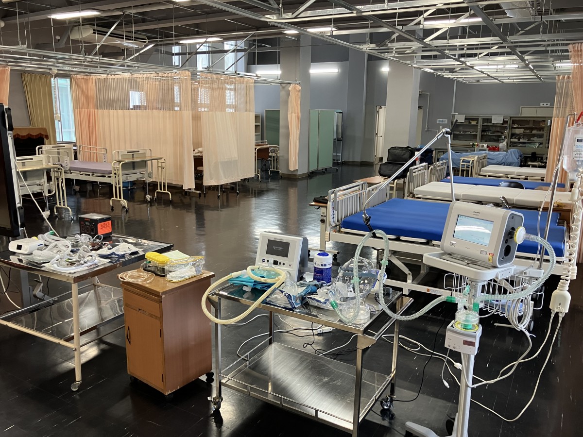 愛媛県新居浜市、東城看護学校の学生へ、在宅医療の現状と実機トレーニング講習会を行いました。
